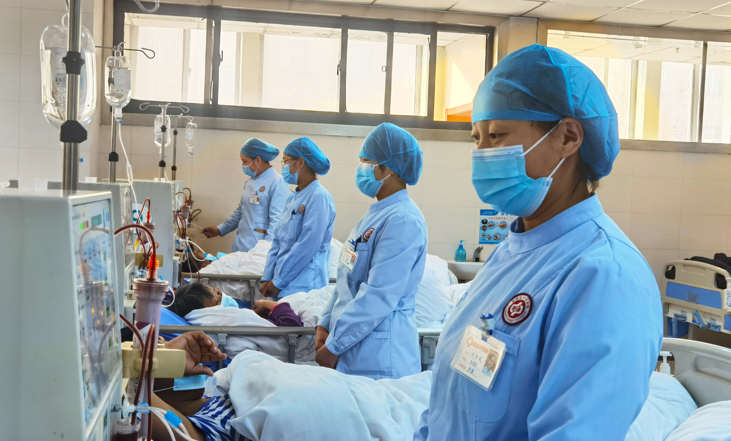 县中医医院血透中心实行三班制满足患者就医需求